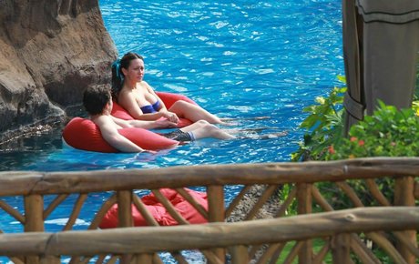 Jennifer Love Hewitt model exclusive pics