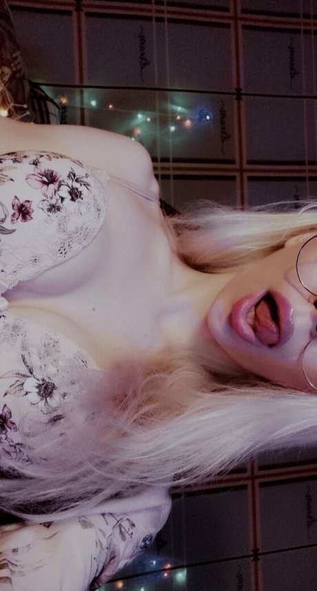 cute onlyfans naked image