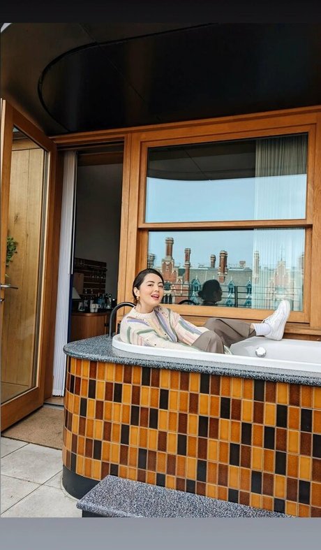 Jane Douglas art model pic