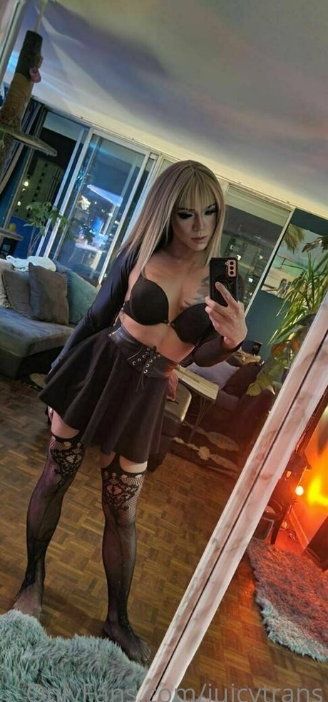 juicytrans model top pic