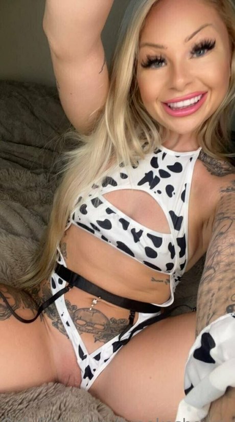 brookeshowsxx beautiful model photo