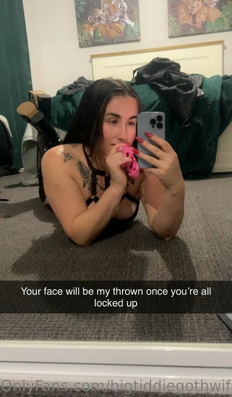 licking pussy onlyfans hot image