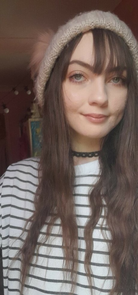 shy spice pretty model img