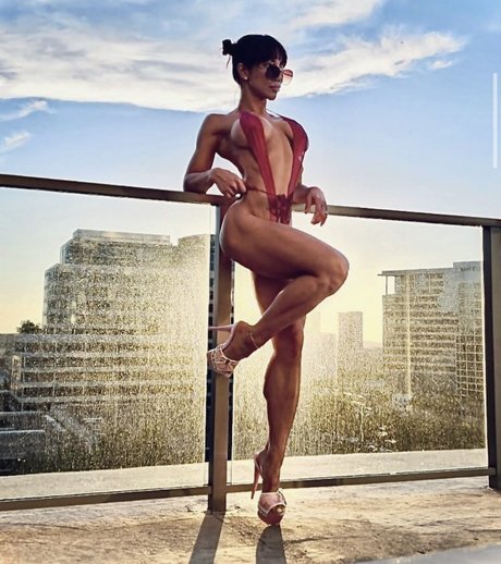 Tina Nguyen model hot img