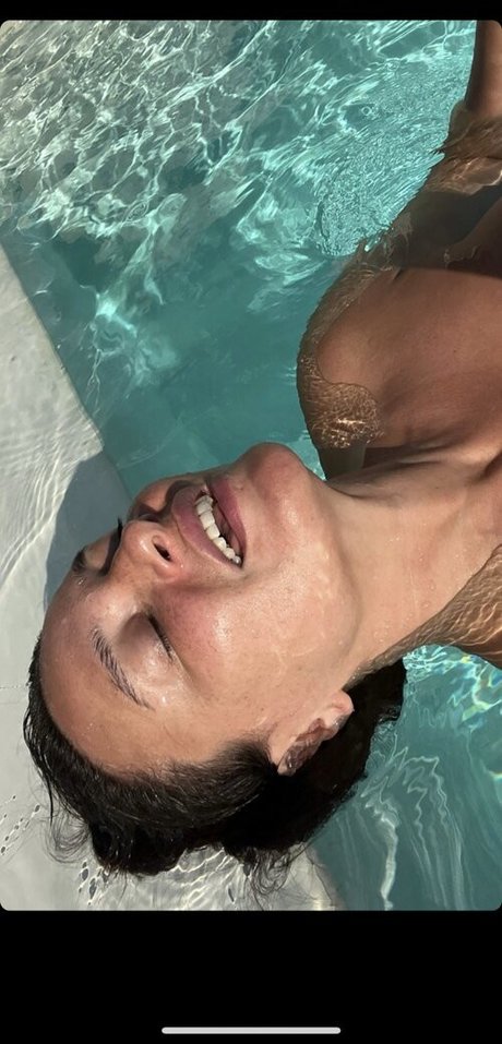 Gizzi Erskine star top image