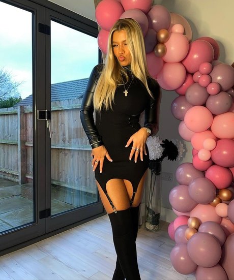 Molly Rainford xxx model img