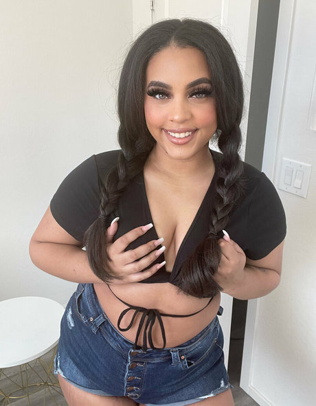 livinwithloren naked star img