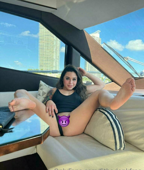 fitbadonkfree pornstar photo