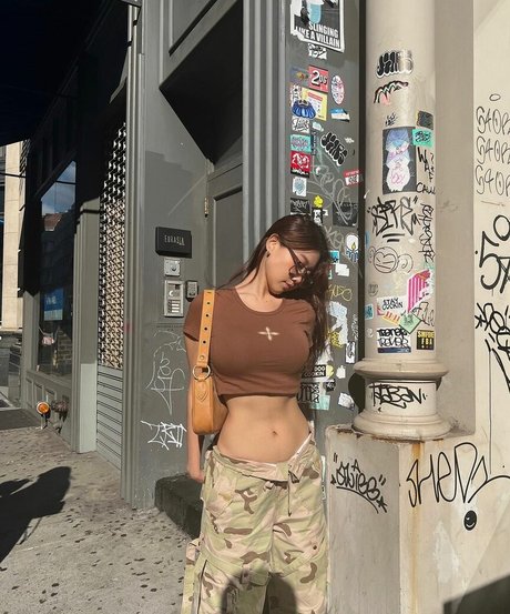 Pepperanyi art actress photo