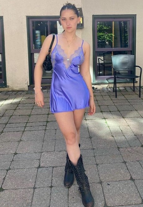 Lilly Breton perfect actress pics