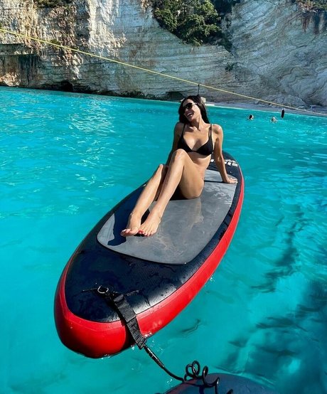 Demi Moore Profile pic