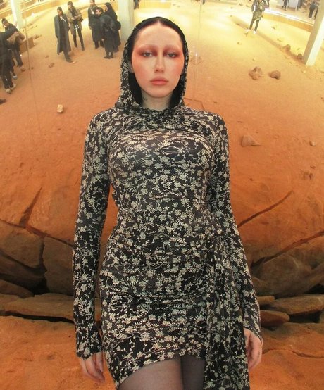 Noah Cyrus model adult photo