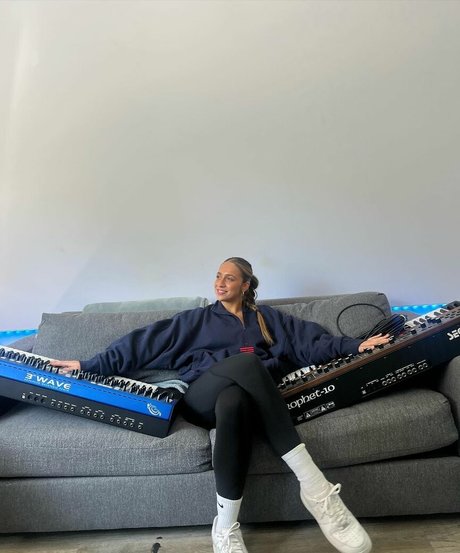 Tate McRae beautiful pornstar gallery