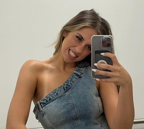 Tate McRae Profile pic