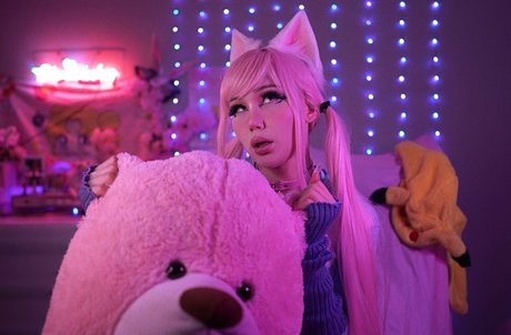 Blondelashes19 beautiful actress pictures