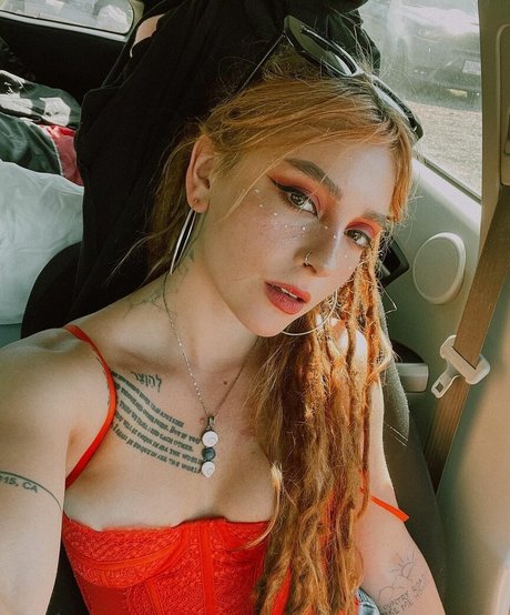 Eliza Grace naked pornstar archive