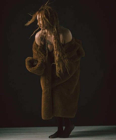 Eliza Grace pornstar exclusive photos