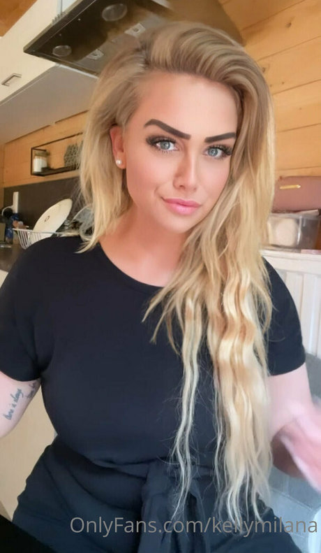 kellymilana model nude photo