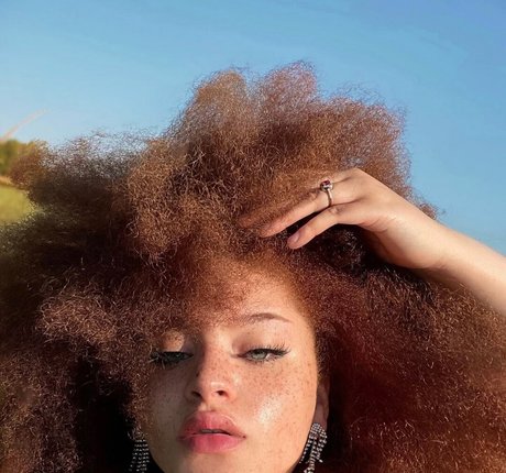 Nikkie Ginger pornstar adult galleries