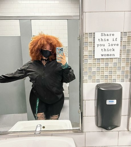 Nikkie Ginger star free photos