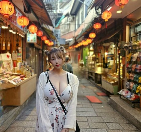 asian model onlyfans nude photo