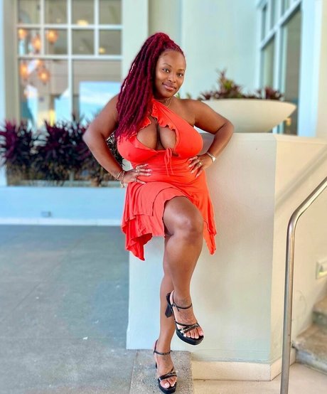 msolurin model beautiful pics