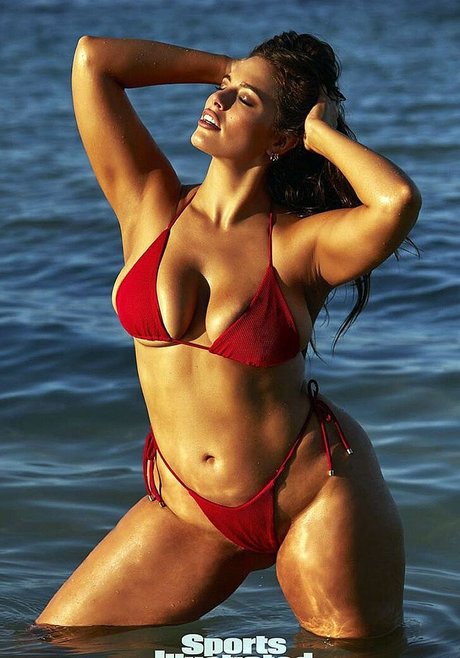 Ashley Graham beautiful actress images