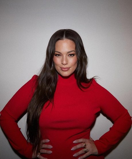 Ashley Graham naked star img