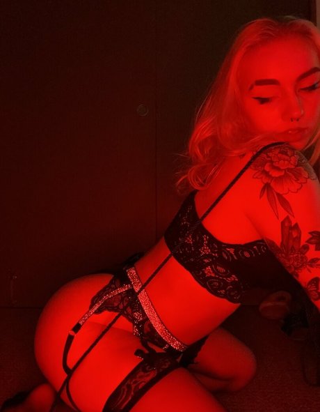 blonde curvy onlyfans sexy image