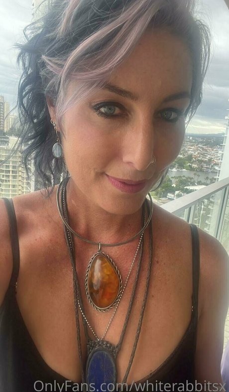 whiterabbitsx Profile pic