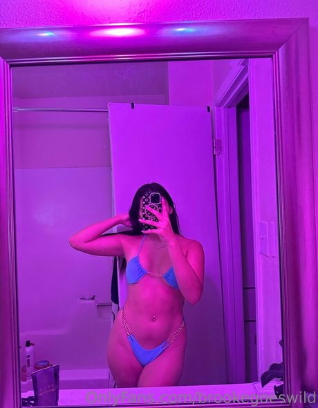 brookegoeswild top star img