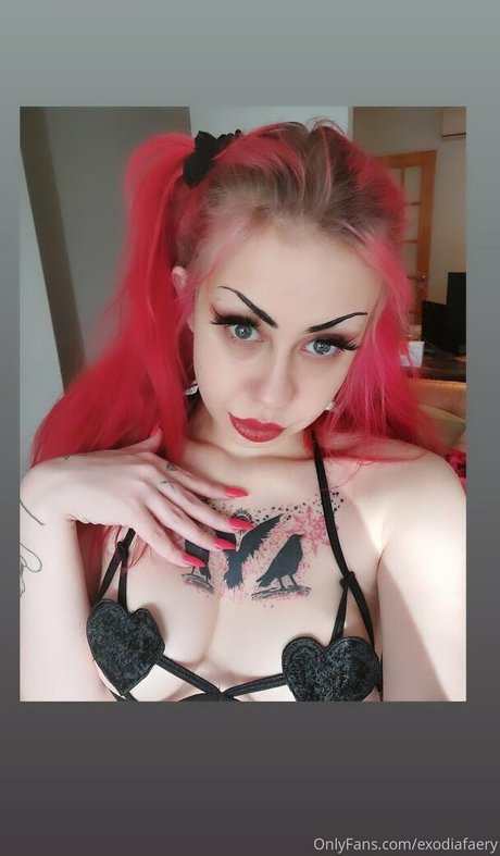 exodiafaery nude model photo