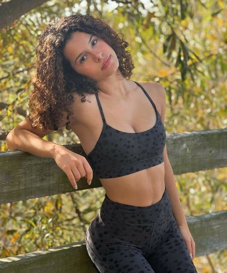 Gabriella Saraivah model hd img