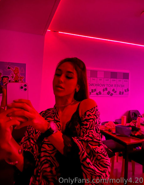 molly4 20 Profile pic