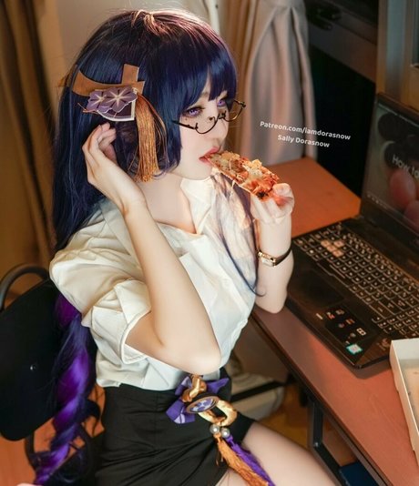 iamdorasnowfree pornographic star photo