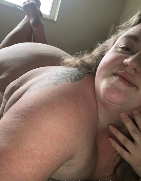 ladykeepsherlegsopen naked actress photos