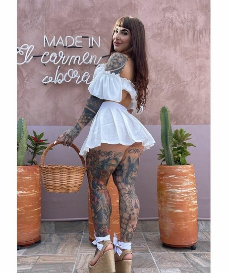 Lauzapata95 sex model pic