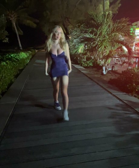 Gabriella Davies model pretty picture