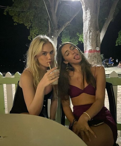 Gabriella Davies high quality model img