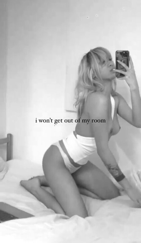 Dieu Linh Vuong sexy actress image