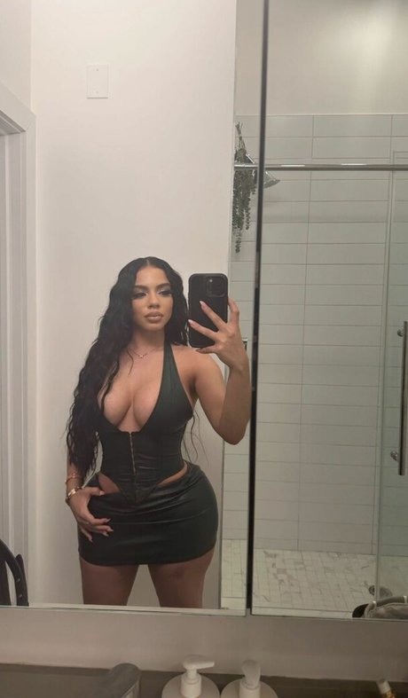 E dot sexy actress photos