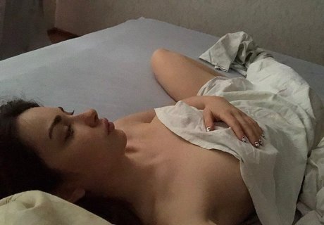 brunette milf onlyfans pornos images