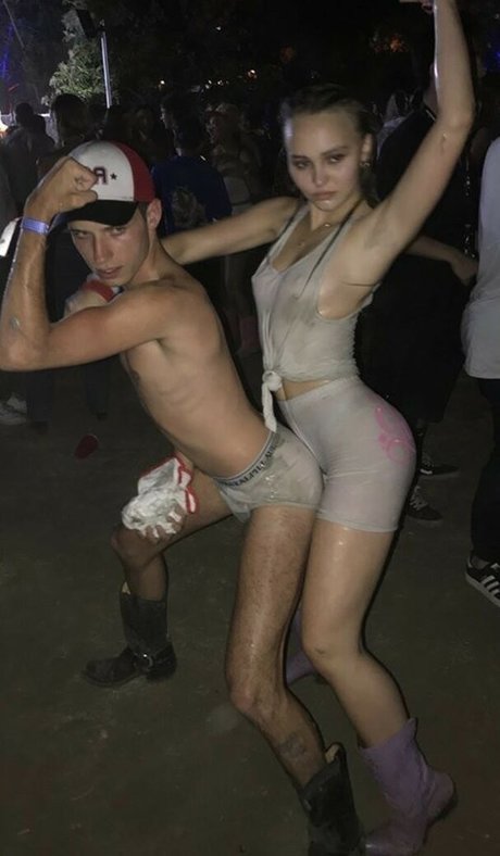 Lily Rose Depp nice actress img