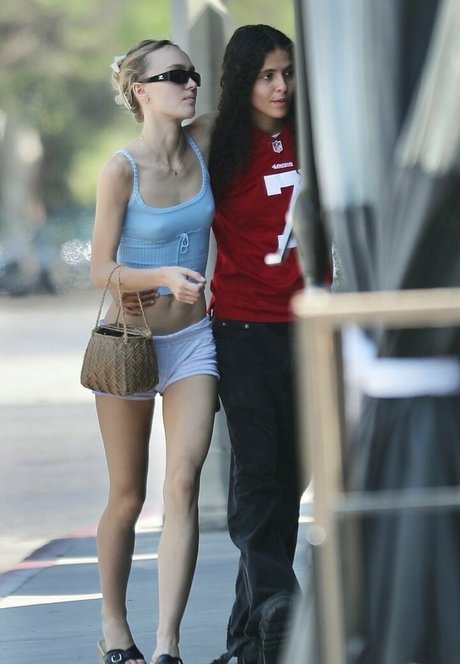 Lily Rose Depp hd model img