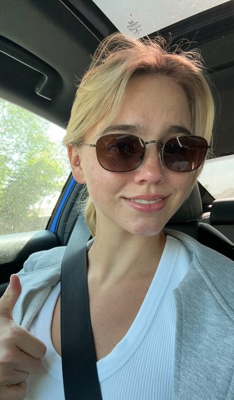 Emma Brooks model naked images