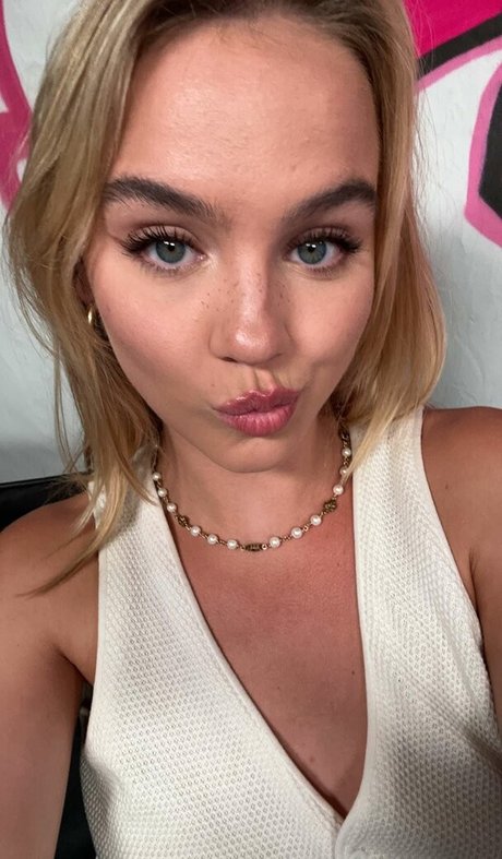 Emma Brooks pornstar sexy pics