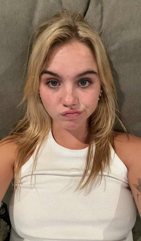 Emma Brooks porn star img