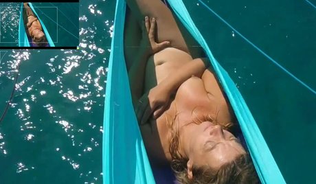 La Vida A Vela beautiful model pic