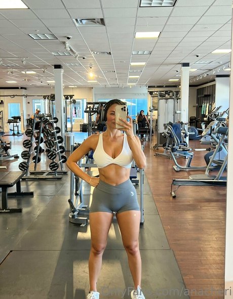 anacheri top model photo