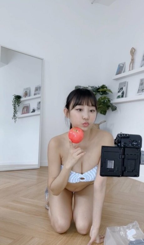 Eunji Pyoapple star nude photos